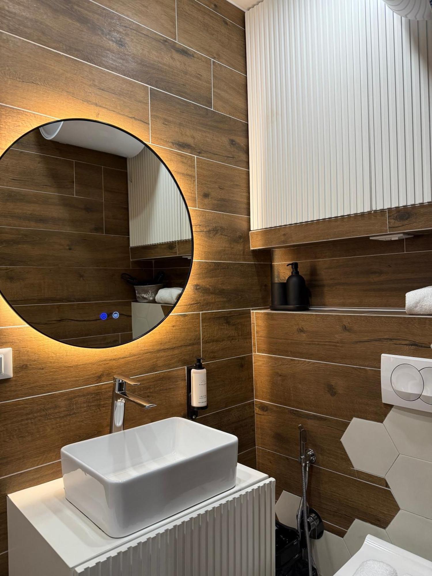 4Seasonsgea , Studio Apartment In Heart Of ติรานา ภายนอก รูปภาพ